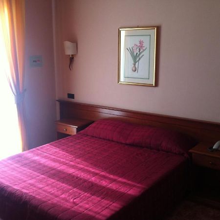 Hotel Impero Brescia Szoba fotó