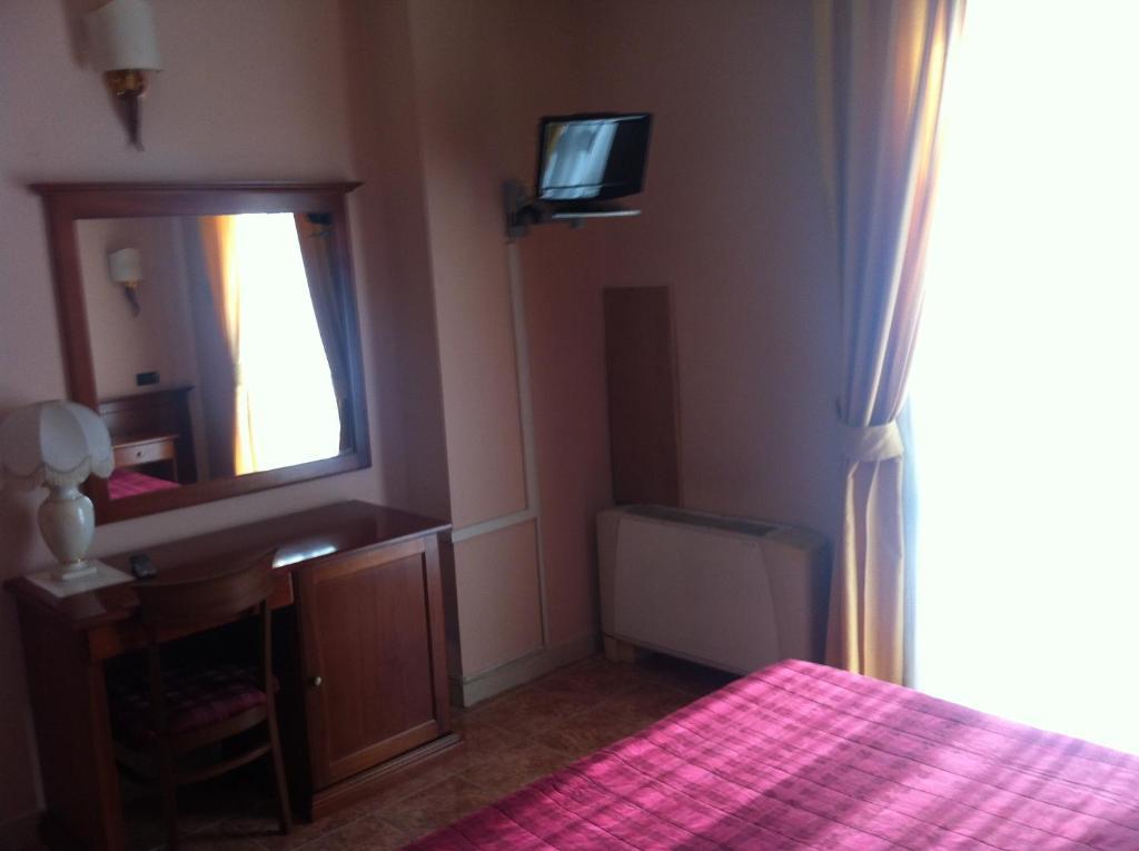 Hotel Impero Brescia Szoba fotó