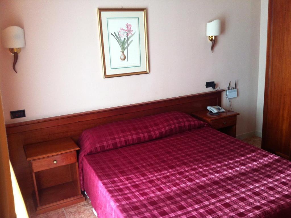 Hotel Impero Brescia Szoba fotó