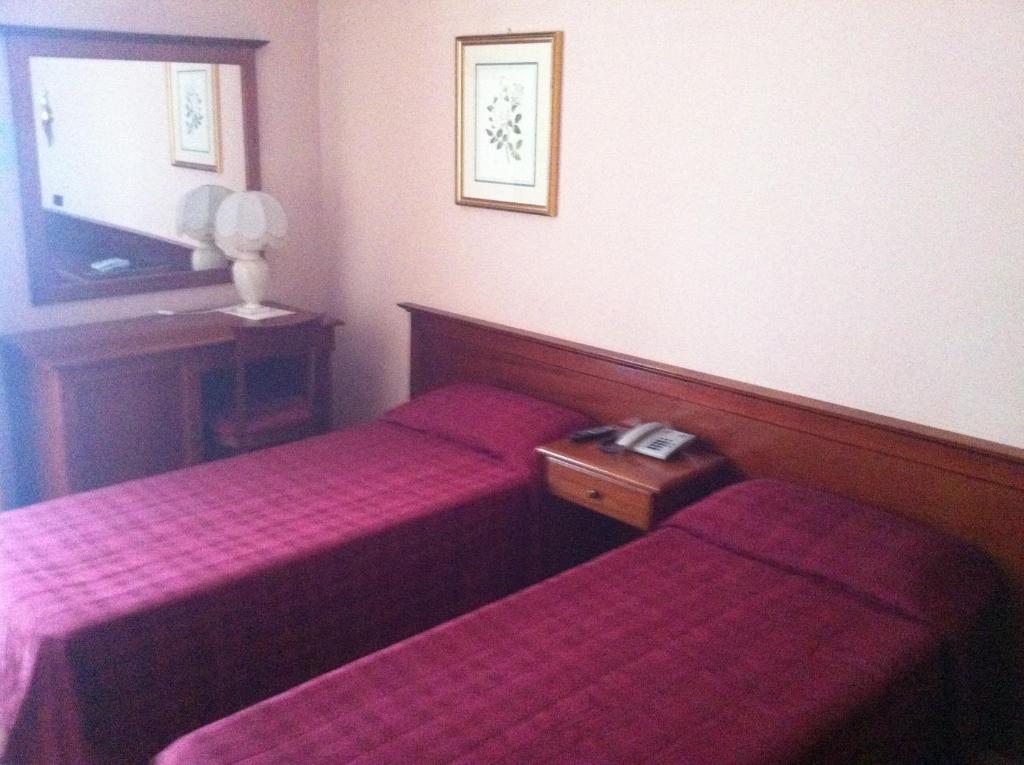 Hotel Impero Brescia Szoba fotó